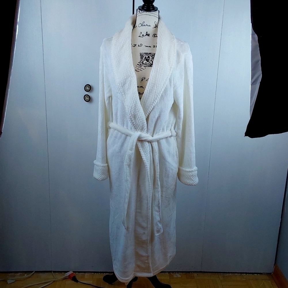 Secret Treasures- Womens White Plush Butter Soft Textured Spa Robe New!Sz.L/XL